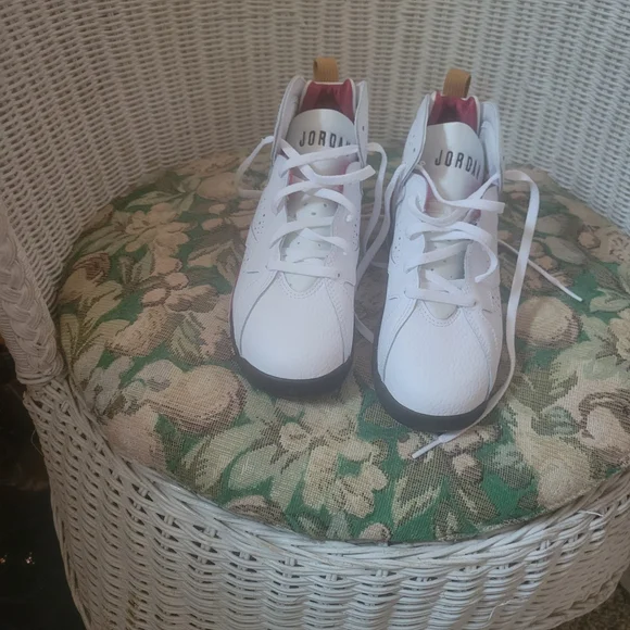 Jordan 6 White and Red Youth  Size 3Y - Picture 2 of 5